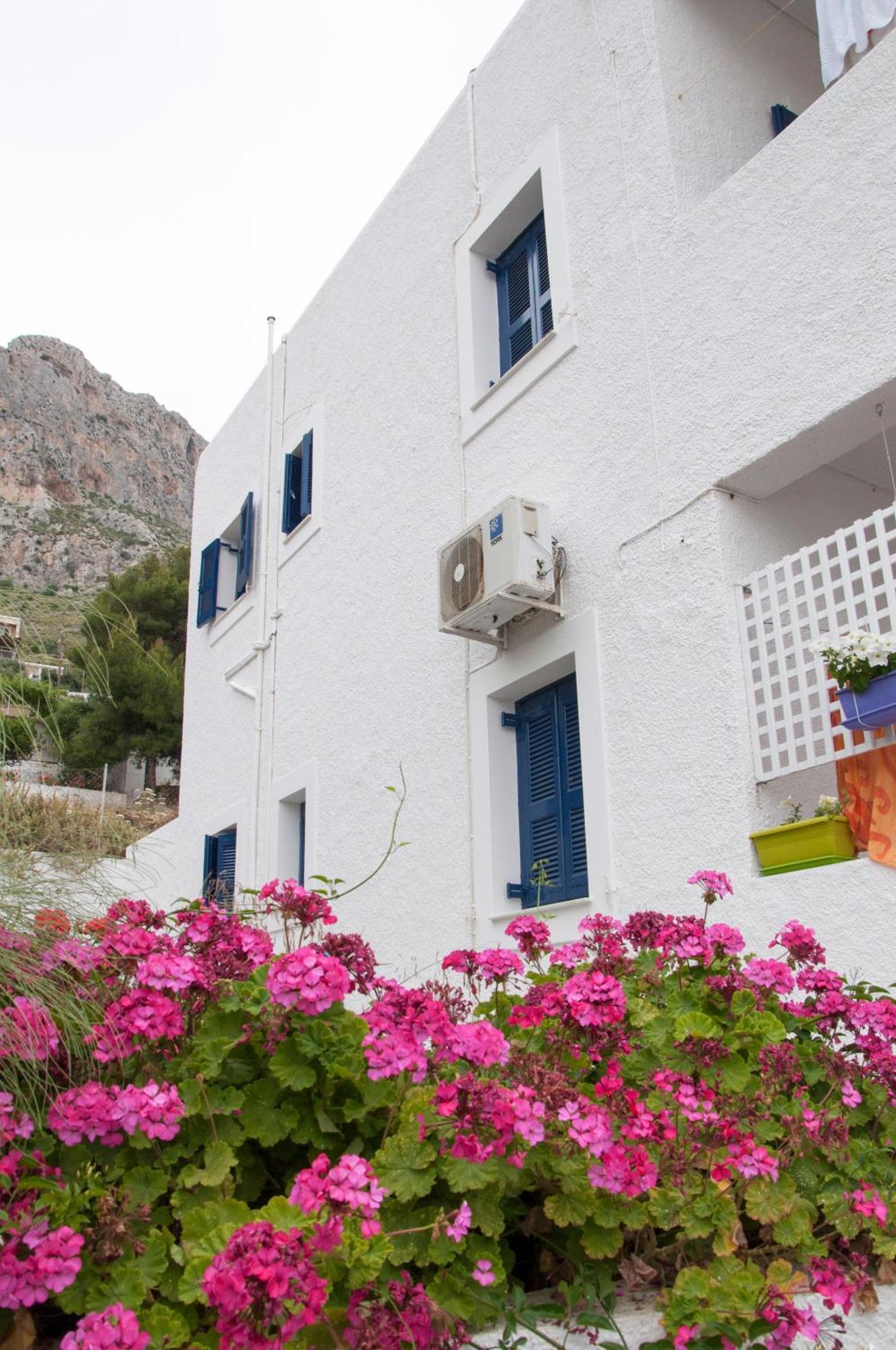Tatsis Apartments Masouri Eksteriør billede